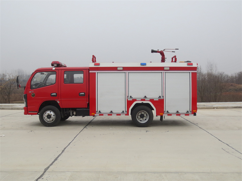 東風(fēng)小卡泡沫消防車(chē)（2.5噸）圖片